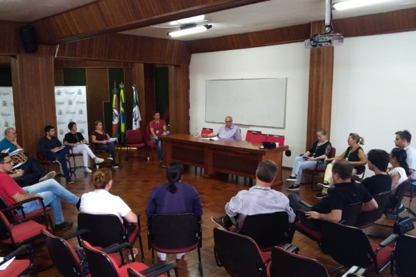 Reunião ocorreu nesta segunda-feira