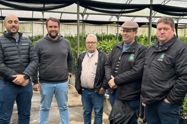 Encantado realiza visitas técnicas buscando melhorias na fruticultura do município