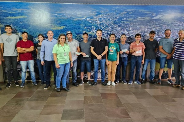Prefeitura de Encantado repassa mais de R$ 80 mil para agricultores