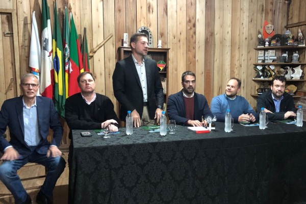 Reunião aconteceu no CTG Giuseppe Garibaldi, em Encantado.
