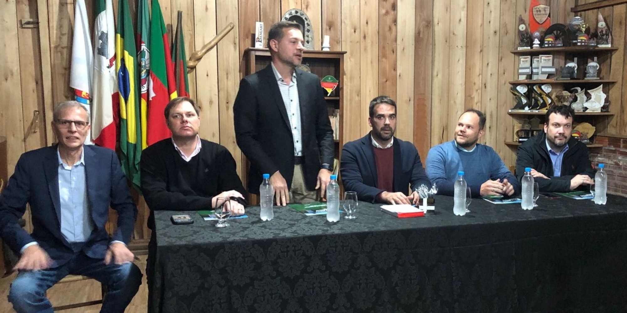 Reunião aconteceu no CTG Giuseppe Garibaldi, em Encantado. Reunião aconteceu no CTG Giuseppe Garibaldi, em Encantado.