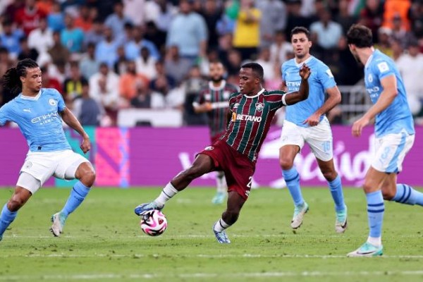 Técnico Guardiola se tornou o maior vencedor do torneio com 4 taças.