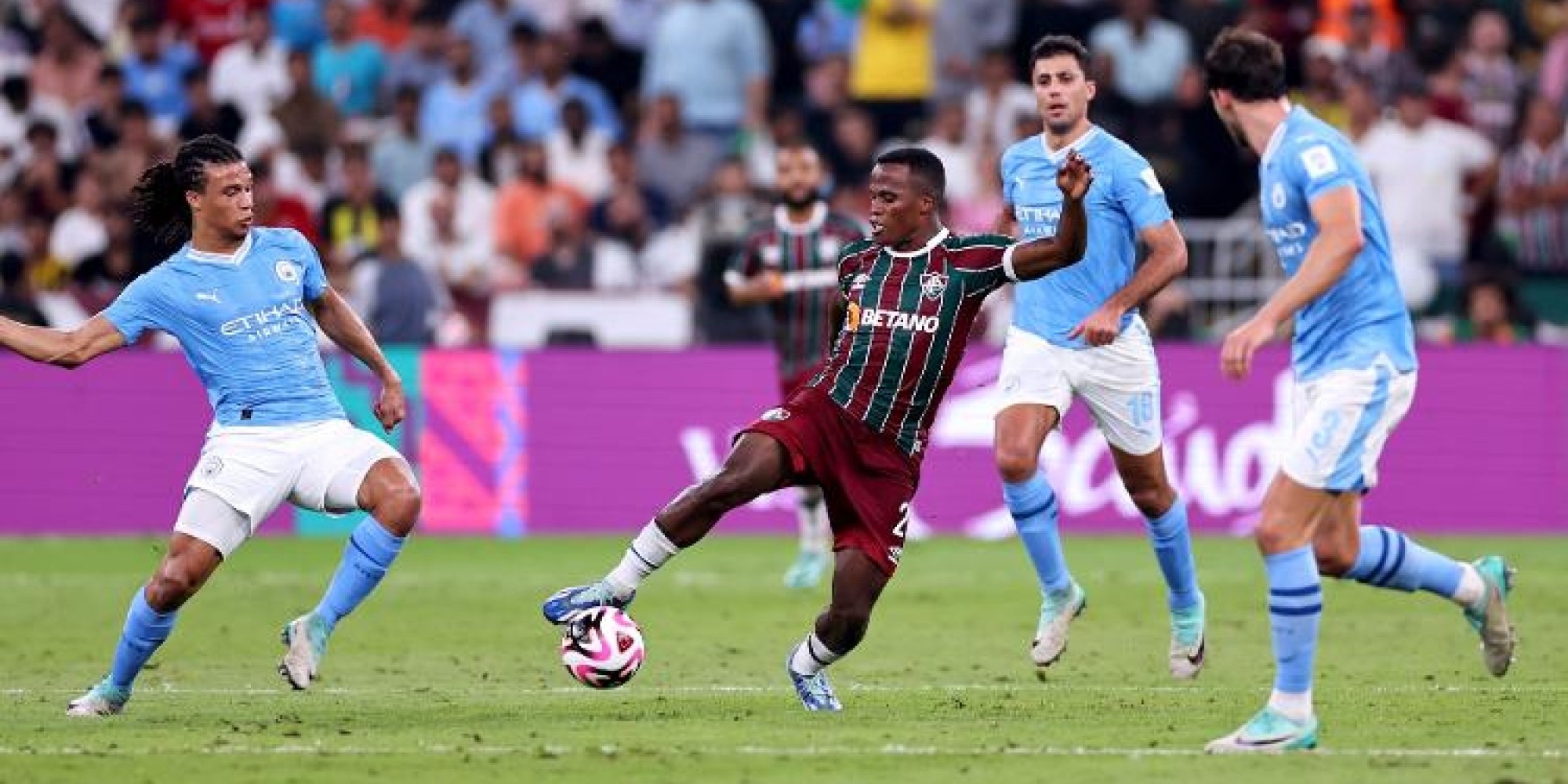 Técnico Guardiola se tornou o maior vencedor do torneio com 4 taças. Técnico Guardiola se tornou o maior vencedor do torneio com 4 taças.