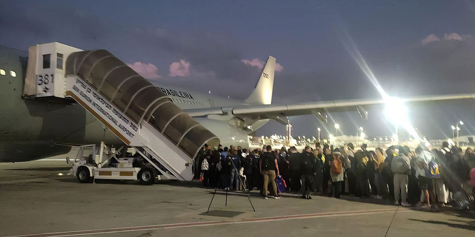 Aeronave pousou no Rio de Janeiro com 214 pessoas. Aeronave pousou no Rio de Janeiro com 214 pessoas.