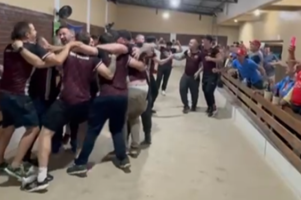 Equipe comemora o título diante do Arena; cerimônia de premiação será neste sábado (20).