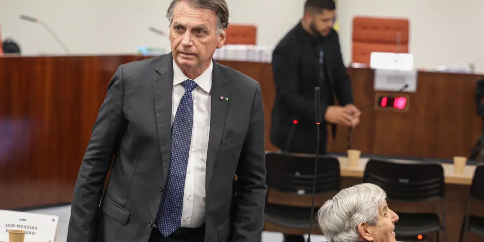 Manifestação final da PGR aponta Bolsonaro como líder de organização criminosa e pede penas que podem somar até 43 anos de prisão. Julgamento deve ocorrer em setembro.