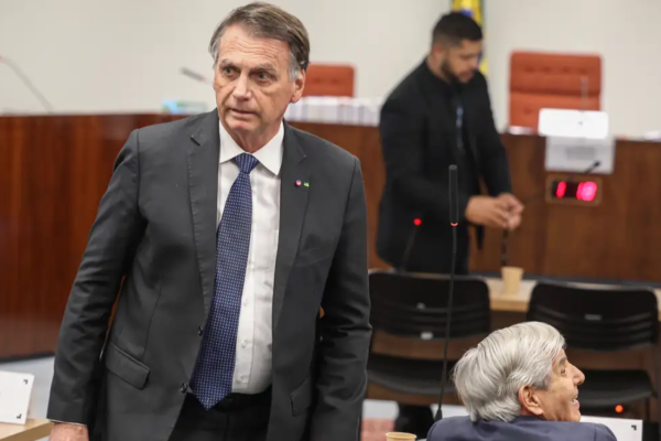 Manifestação final da PGR aponta Bolsonaro como líder de organização criminosa e pede penas que podem somar até 43 anos de prisão. Julgamento deve ocorrer em setembro.