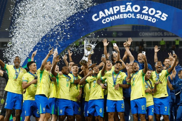 A Seleção Canarinho terminou o hexagonal final de forma invicta e garantiu vaga na Copa do Mundo da categoria, que será disputada no Chile no fim do ano.
