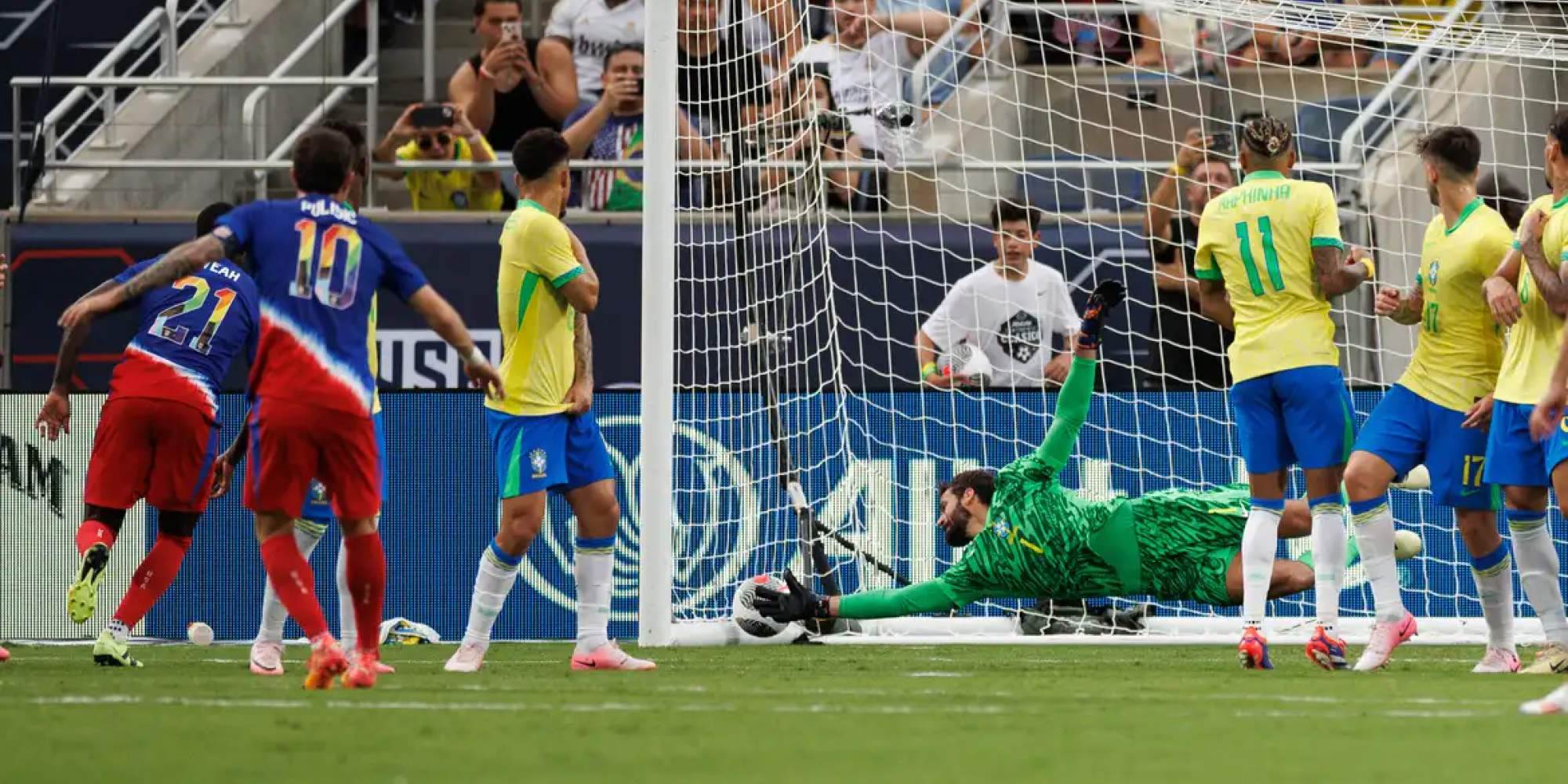 A Seleção Brasileira abriu o placar com Rodrygo, mas sofreu o empate após falha de Alisson. A Seleção Brasileira abriu o placar com Rodrygo, mas sofreu o empate após falha de Alisson.
