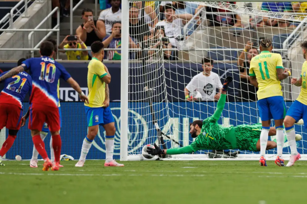 A Seleção Brasileira abriu o placar com Rodrygo, mas sofreu o empate após falha de Alisson.