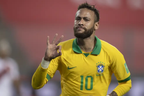 O craque deve retornar com a simbólica camisa 10 de Pelé, guardada desde a morte do Rei do Futebol.