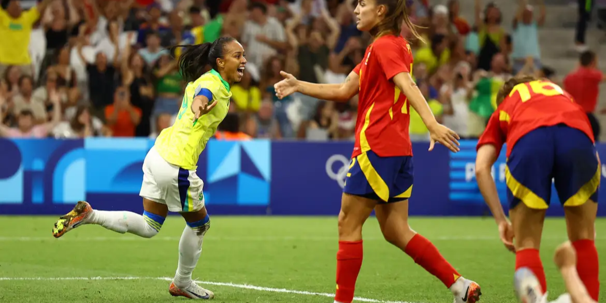 Seleção brasileira joga bem e derrota campeãs do mundo por 4 a 2. Seleção brasileira joga bem e derrota campeãs do mundo por 4 a 2.