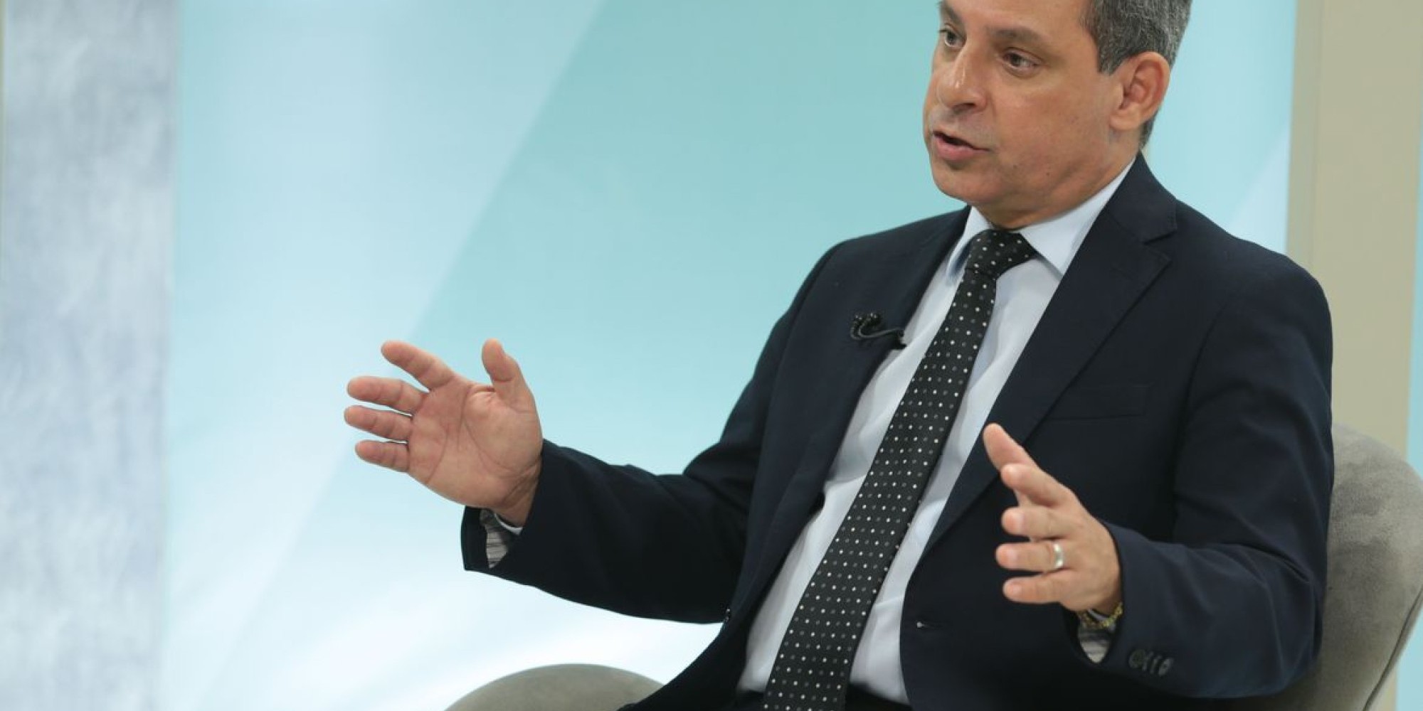 Ele também renunciou ao cargo de membro do Conselho de Administração Ele também renunciou ao cargo de membro do Conselho de Administração