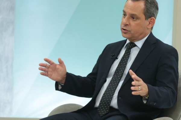Ele também renunciou ao cargo de membro do Conselho de Administração