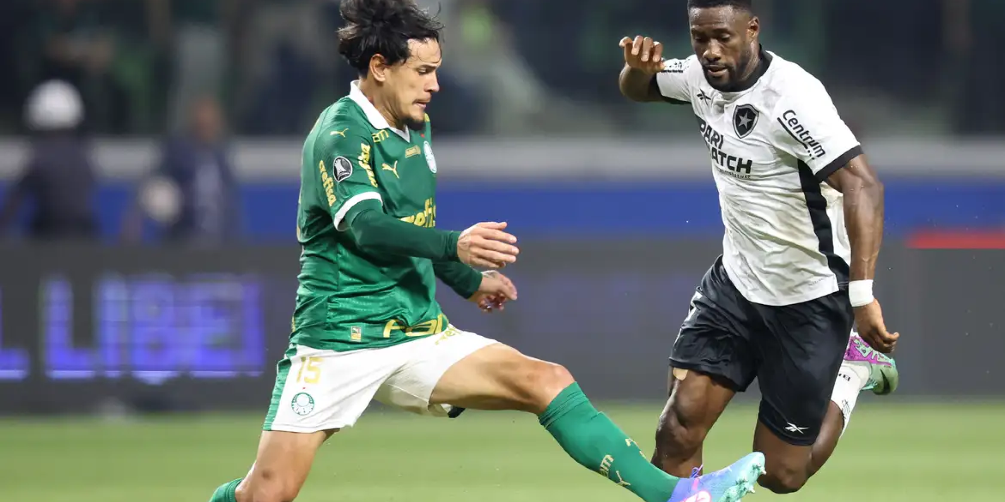 As equipes chegam empatadas em 70 pontos, mas o Verdão lidera devido ao número superior de vitórias na competição. As equipes chegam empatadas em 70 pontos, mas o Verdão lidera devido ao número superior de vitórias na competição.