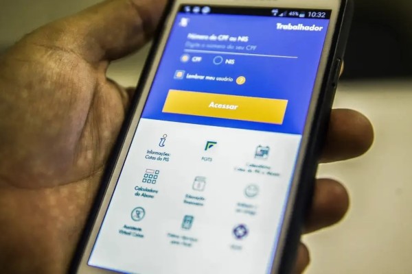 Valor máximo para retirada é de R$ 6.220 por conta do FGTS.