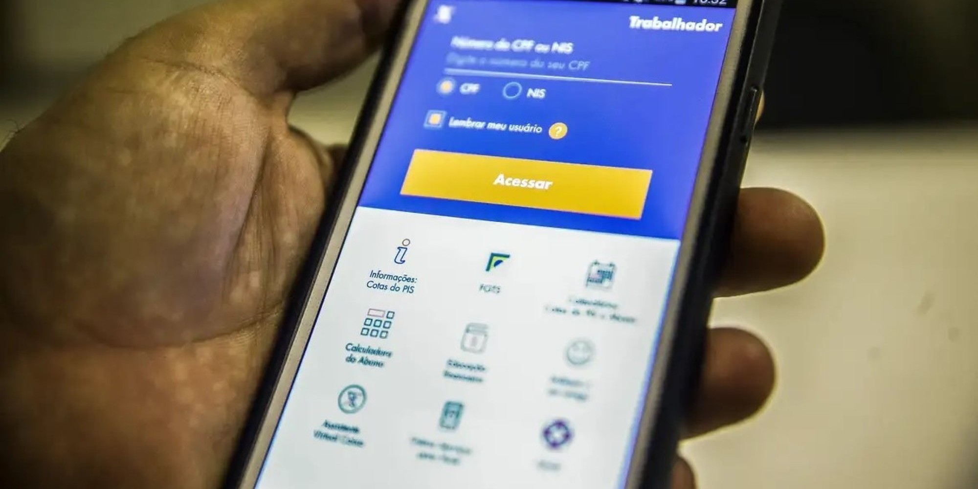 Valor máximo para retirada é de R$ 6.220 por conta do FGTS. Valor máximo para retirada é de R$ 6.220 por conta do FGTS.