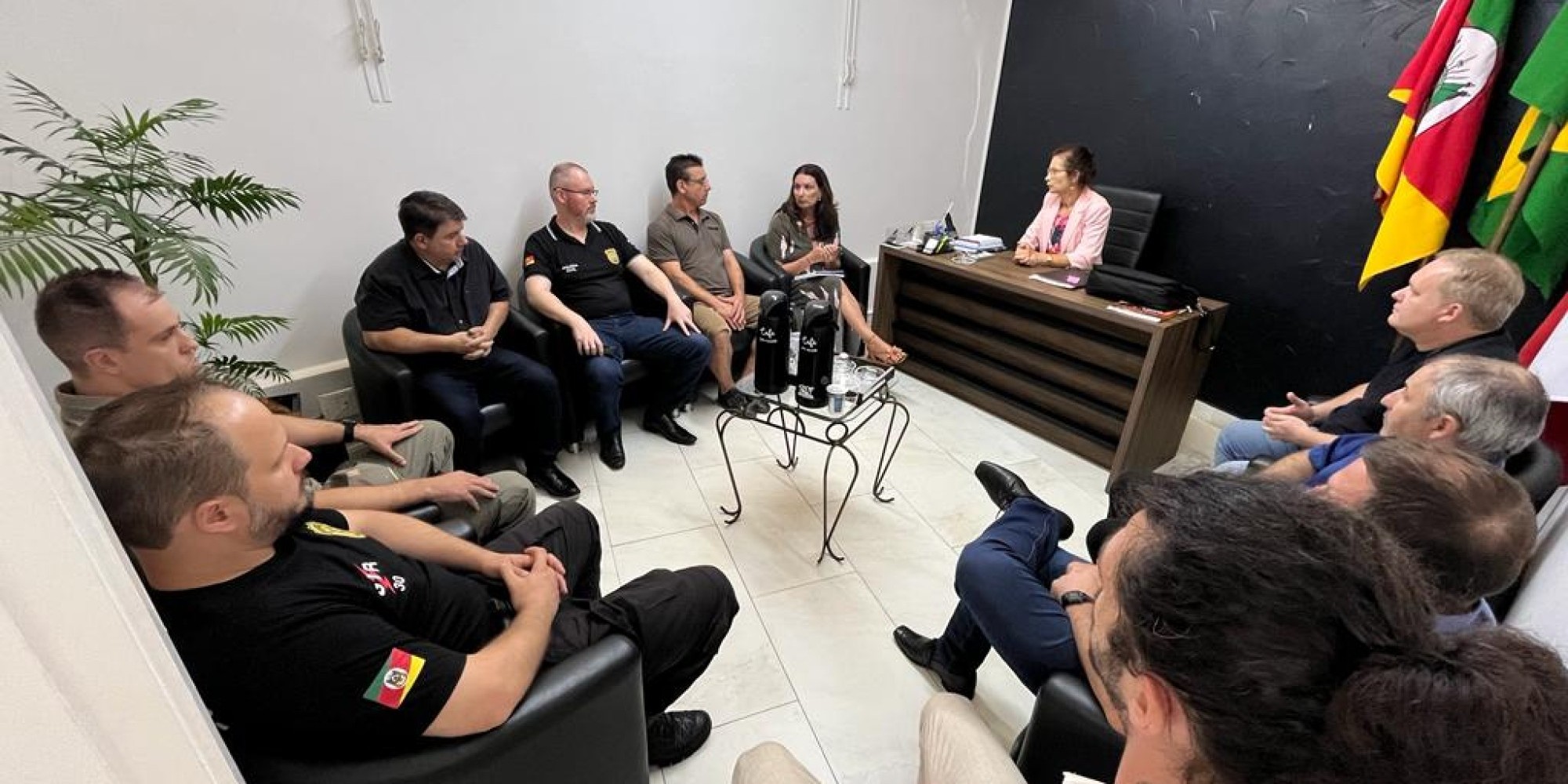 O encontro ocorreu na quarta-feira (17) e contou com a presença de representantes de entidades do município. O encontro ocorreu na quarta-feira (17) e contou com a presença de representantes de entidades do município.