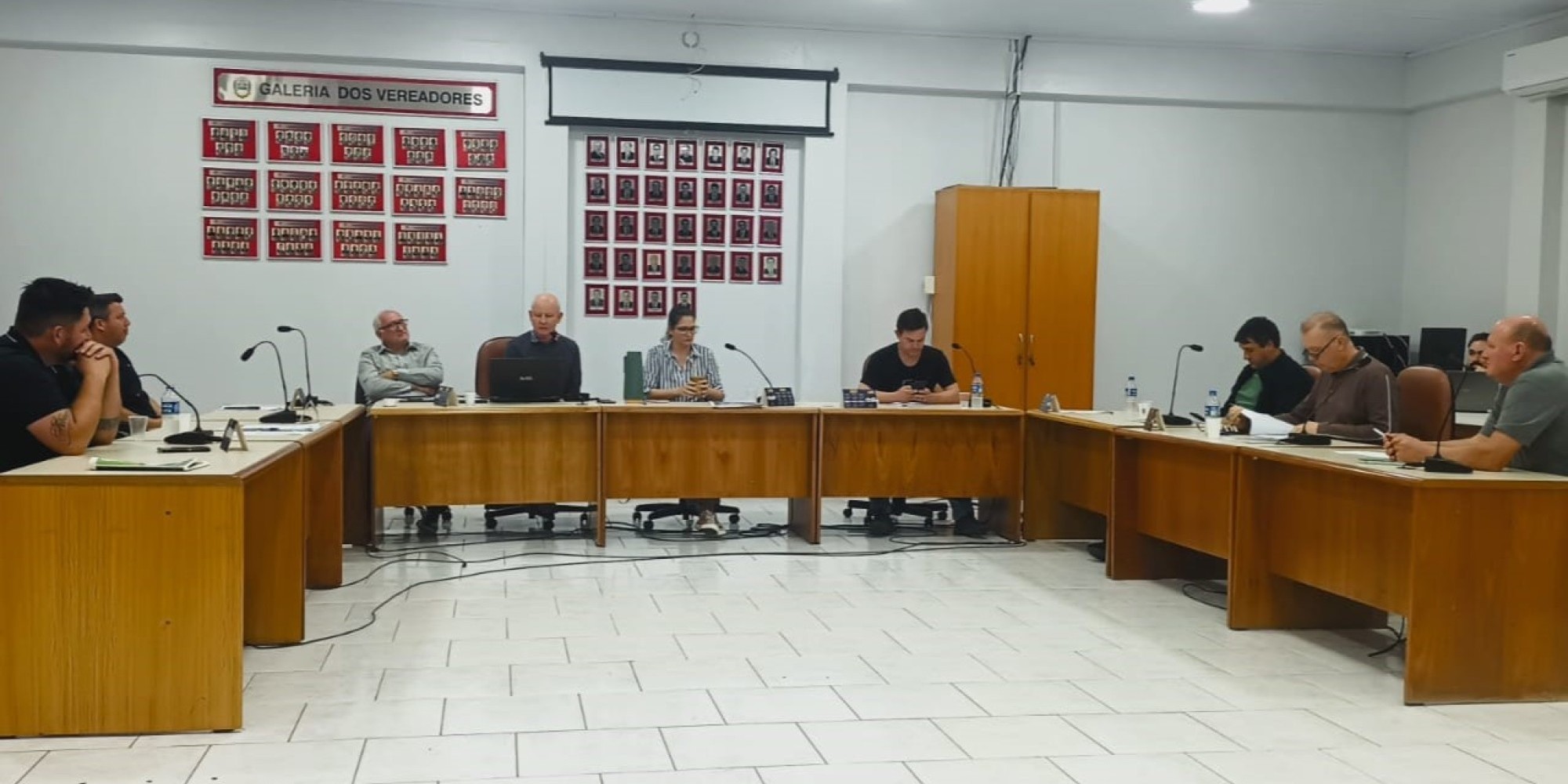Sessão teve tramitação de quatro projetos de lei e uma indicação; reunião foi encerrada mais cedo devido à audiência pública sobre prestação de contas da saúde. Sessão teve tramitação de quatro projetos de lei e uma indicação; reunião foi encerrada mais cedo devido à audiência pública sobre prestação de contas da saúde.