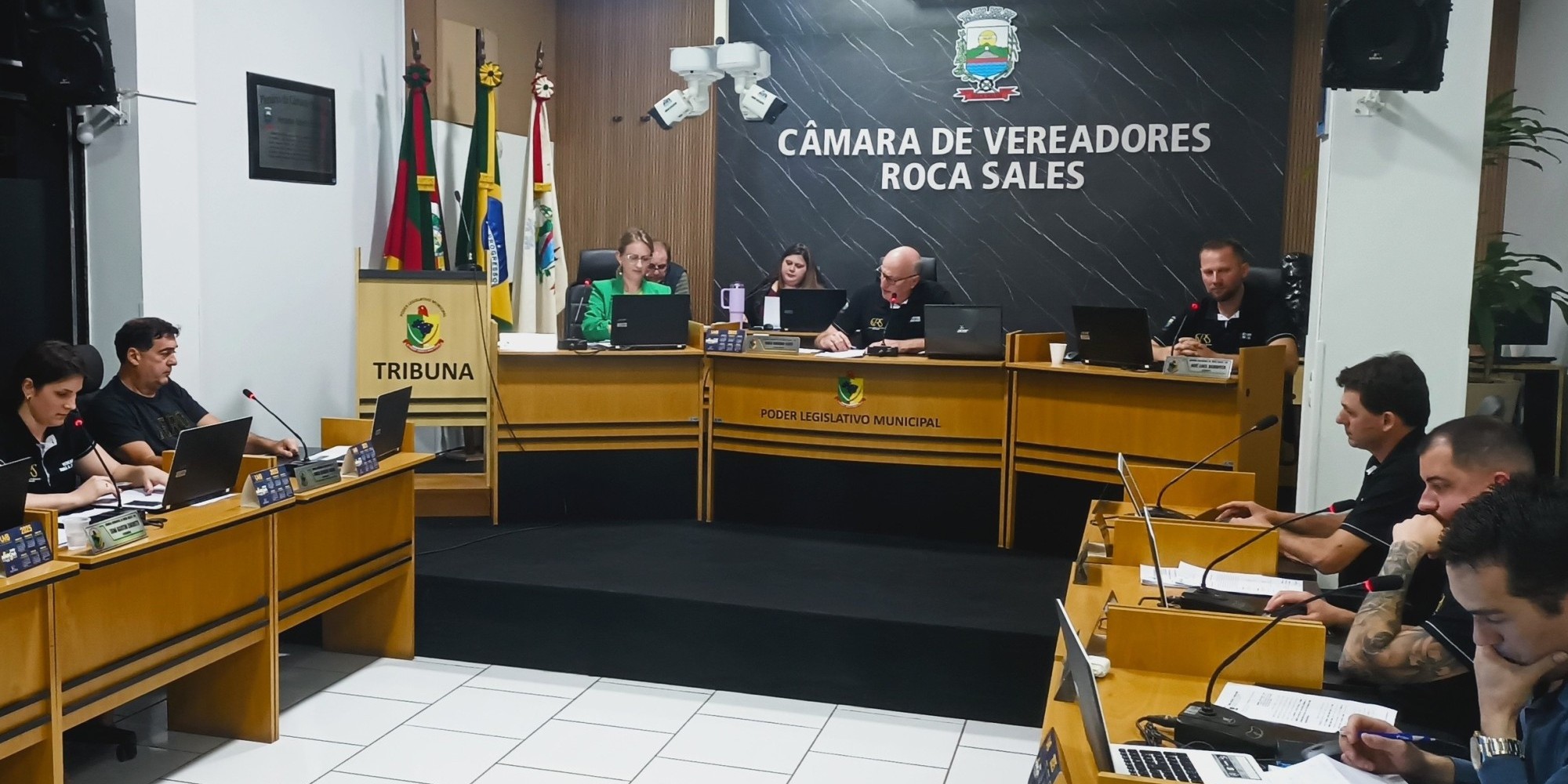 Sessão desta segunda-feira (1º) marcou a primeira reunião ordinária de setembro, com aprovação unânime de dois projetos de lei do Executivo. Sessão desta segunda-feira (1º) marcou a primeira reunião ordinária de setembro, com aprovação unânime de dois projetos de lei do Executivo.