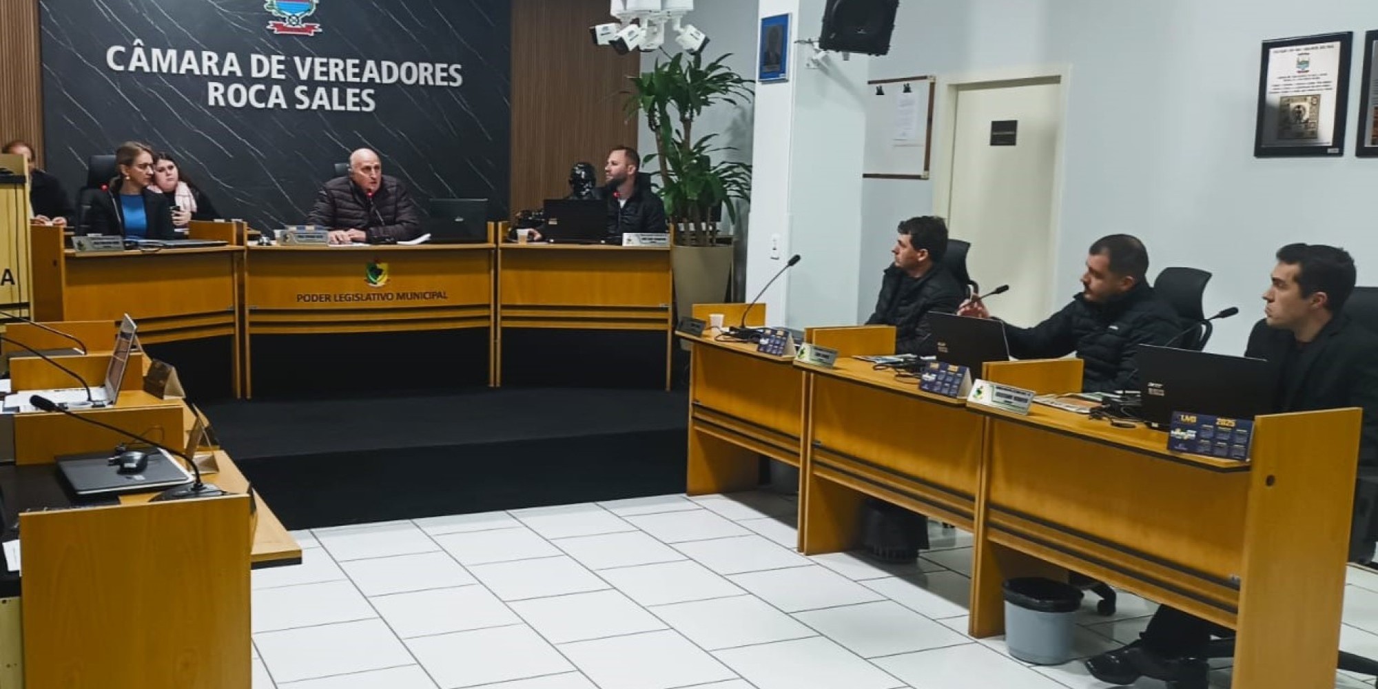Denúncia sobre possível superfaturamento em contrato para aquisição na área da saúde dominou a sessão da Câmara na noite desta segunda-feira (28). Denúncia sobre possível superfaturamento em contrato para aquisição na área da saúde dominou a sessão da Câmara na noite desta segunda-feira (28).