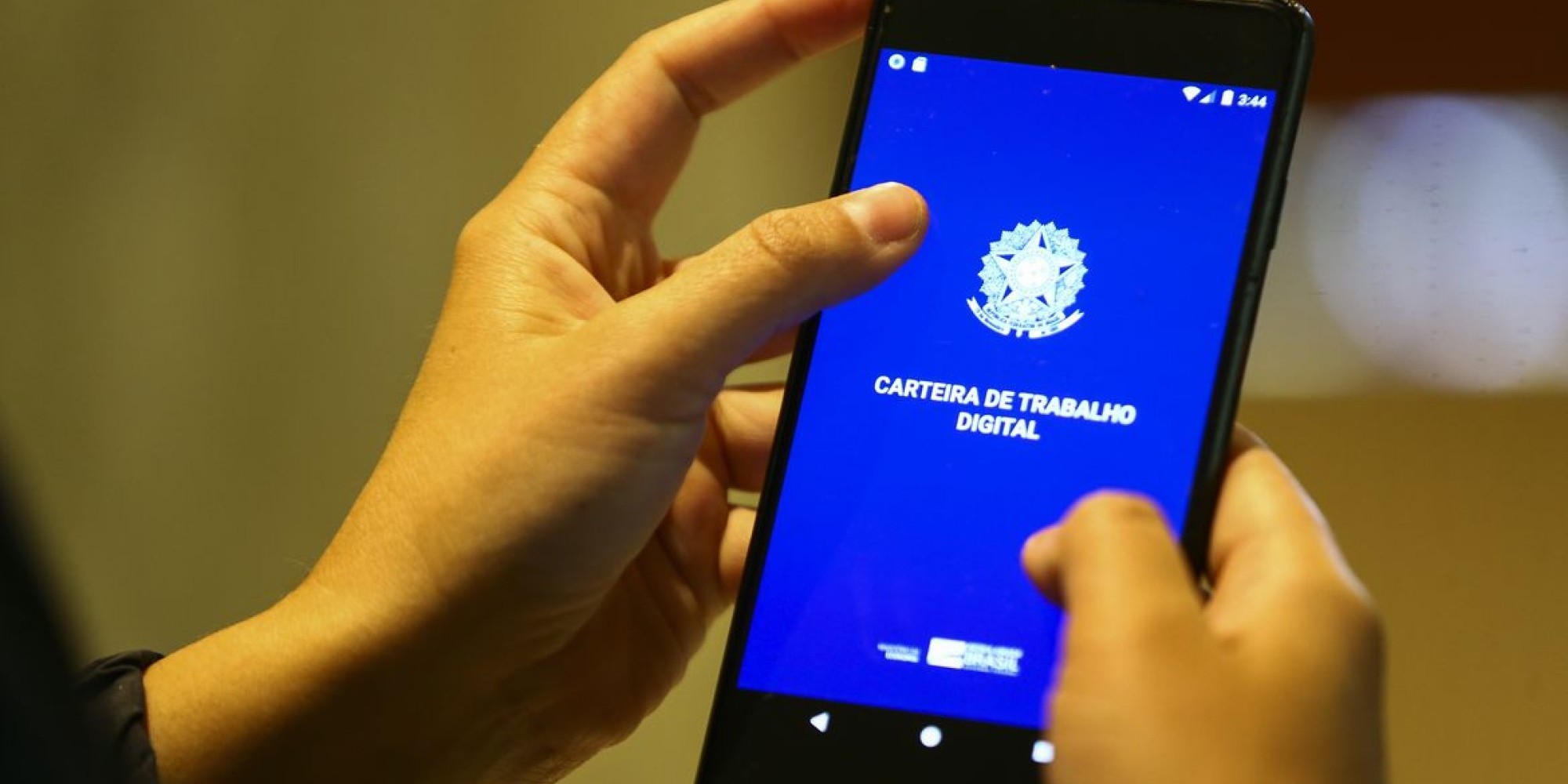 Rendimento médio do trabalhador caiu 7,9%, para R$ 2.569 Rendimento médio do trabalhador caiu 7,9%, para R$ 2.569