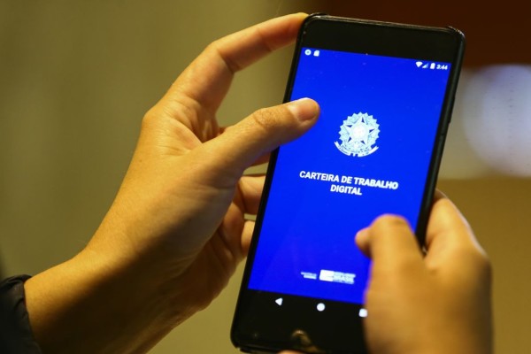 Rendimento médio do trabalhador caiu 7,9%, para R$ 2.569