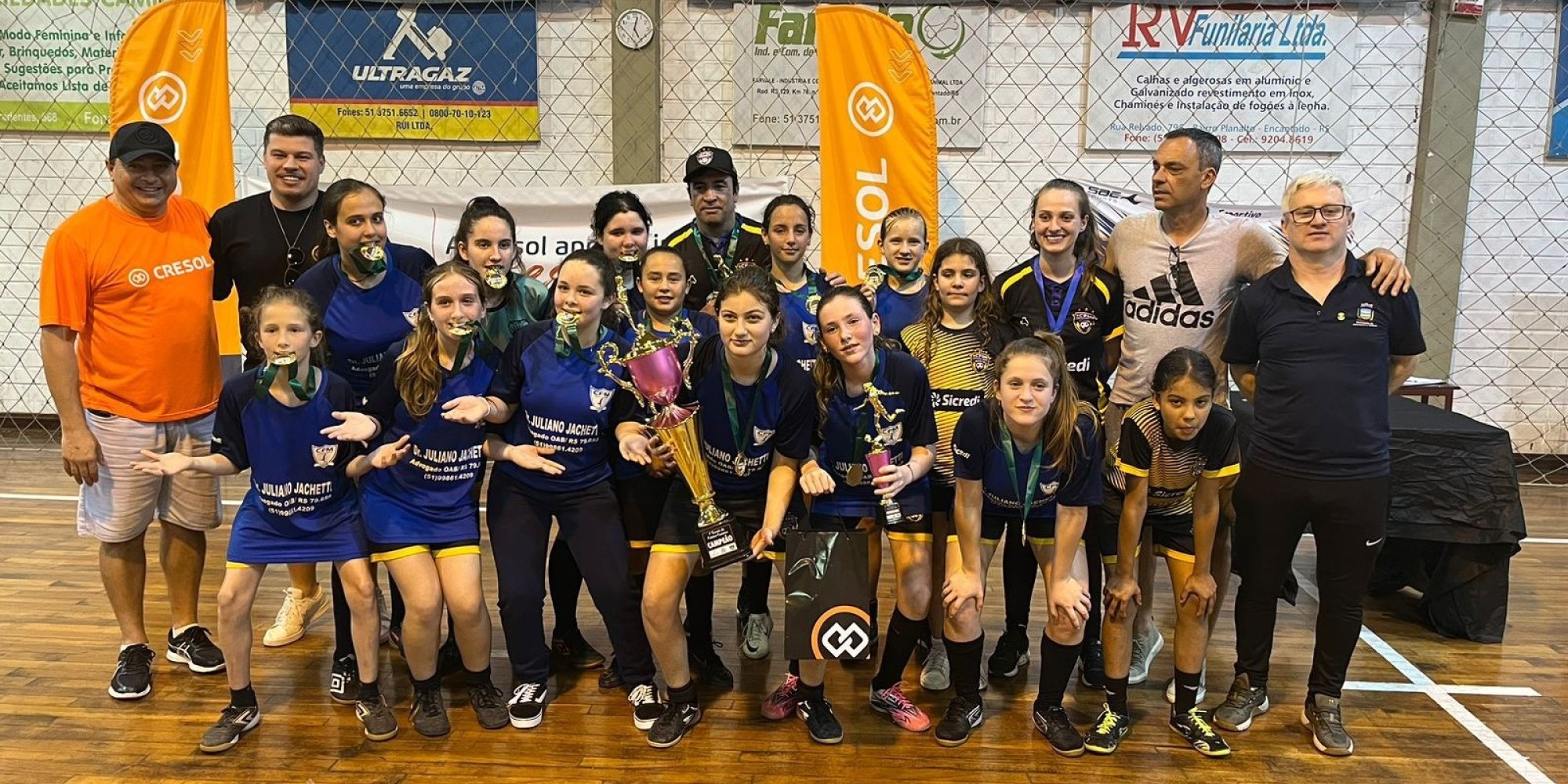 Além de promover o 1º Torneio de Futsal Feminino e a CFM Cup 2024, o time de Encantado agora está entre os melhores do RS no futsal pela categoria Masculino sub-11. Além de promover o 1º Torneio de Futsal Feminino e a CFM Cup 2024, o time de Encantado agora está entre os melhores do RS no futsal pela categoria Masculino sub-11.