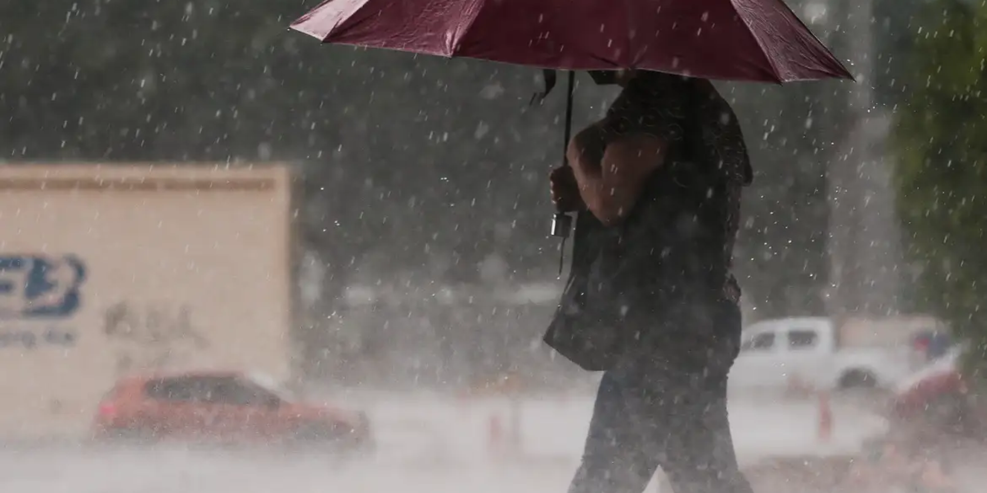 Ciclone e frente fria aumentam risco de chuva intensa, granizo e alagamentos Ciclone e frente fria aumentam risco de chuva intensa, granizo e alagamentos