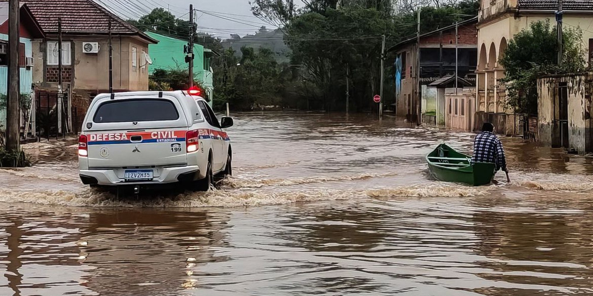 Chuvas intensas atingiram 98 municípios. Chuvas intensas atingiram 98 municípios.