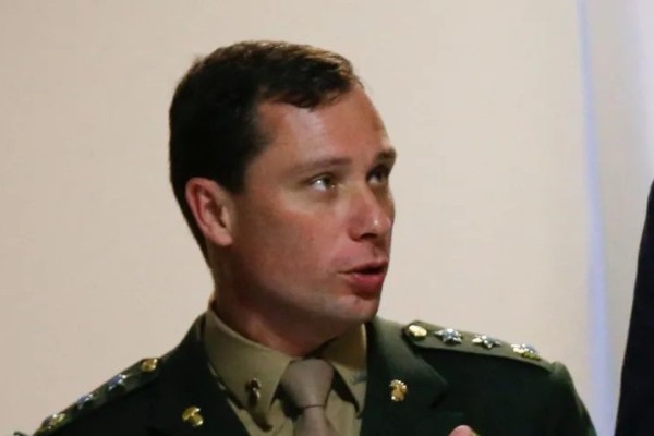 Mauro Cid, ex-ajudante de Bolsonaro, fica em silêncio durante depoimento à Polícia Federal