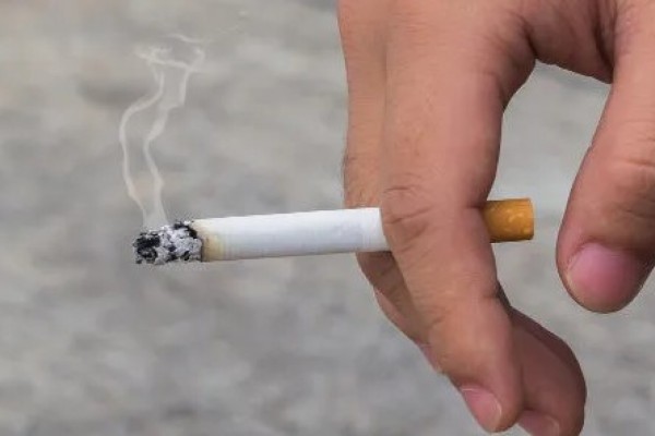 Reforma tributária deve criar o 'imposto do pecado' para cigarro e álcool