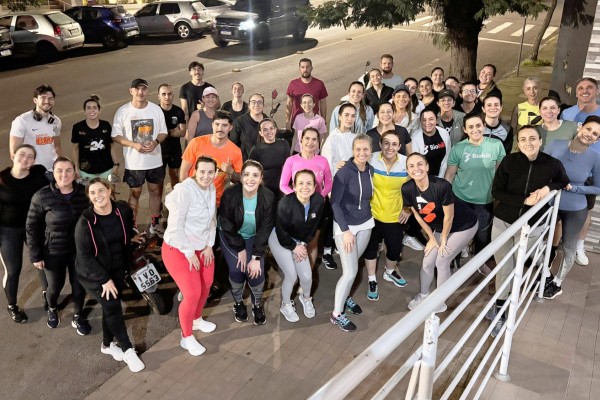 Os encontros acontecem todas as terças-feiras, às 19h, em frente à academia, na Rua Duque de Caxias, são gratuitos e abertos a toda a comunidade.