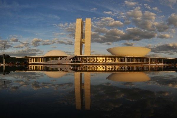 As novas regras valerão apenas para os servidores que forem contratados após a aprovação das alterações. Para os servidores atuais, permanece sem mudanças