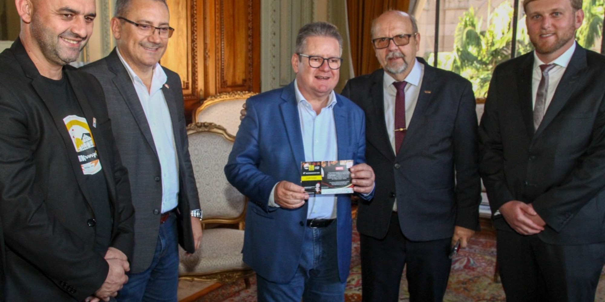 Comitiva apresenta evento gastronômico teutoniense no Palácio Piratini e na Assembleia Legislativa