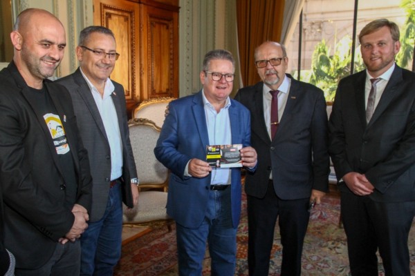 Comitiva apresenta evento gastronômico teutoniense no Palácio Piratini e na Assembleia Legislativa