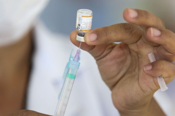 75% receberam a primeira aplicação e 15% a dose de reforço