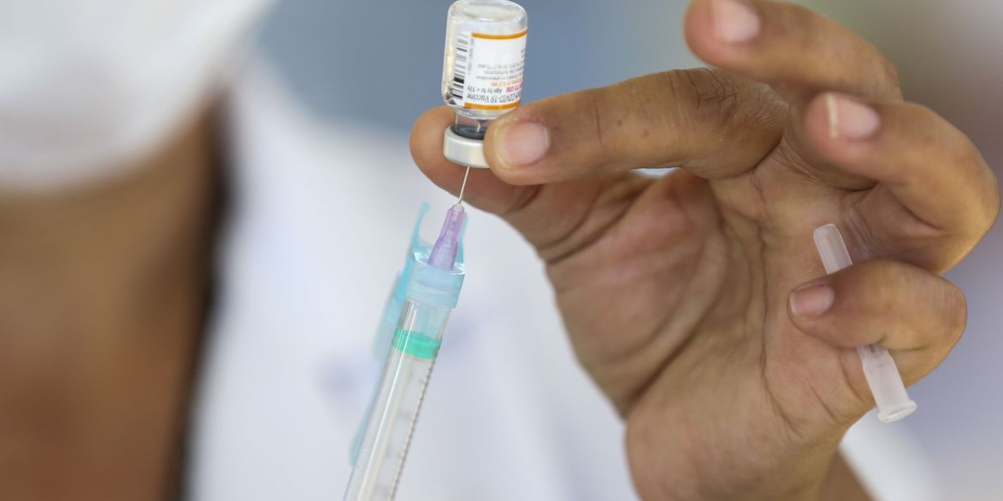75% receberam a primeira aplicação e 15% a dose de reforço 75% receberam a primeira aplicação e 15% a dose de reforço