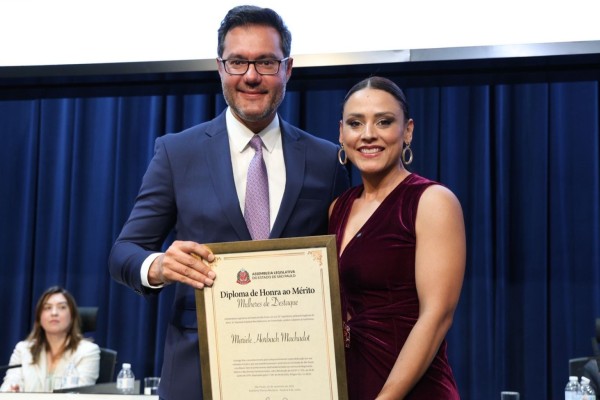 Multifacetada, a chef, empresária e influenciadora Mari Horbach foi um dos grandes destaques da 8ª Edição da Solenidade Mulheres de Destaque.
