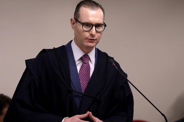 Cristiano Zanin, indicado ao STF, será sabatinado no Senado nesta quarta (21)