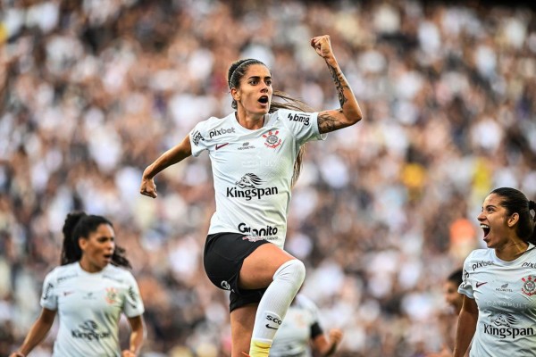 Alvinegras confirmaram favoritismo com direito a recorde de público.