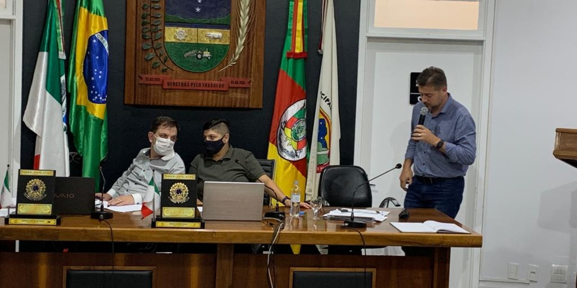 Prefeito Jonas Calvi argumenta que o ajuste no modelo de financiamento representa economia para Encantado Prefeito Jonas Calvi argumenta que o ajuste no modelo de financiamento representa economia para Encantado