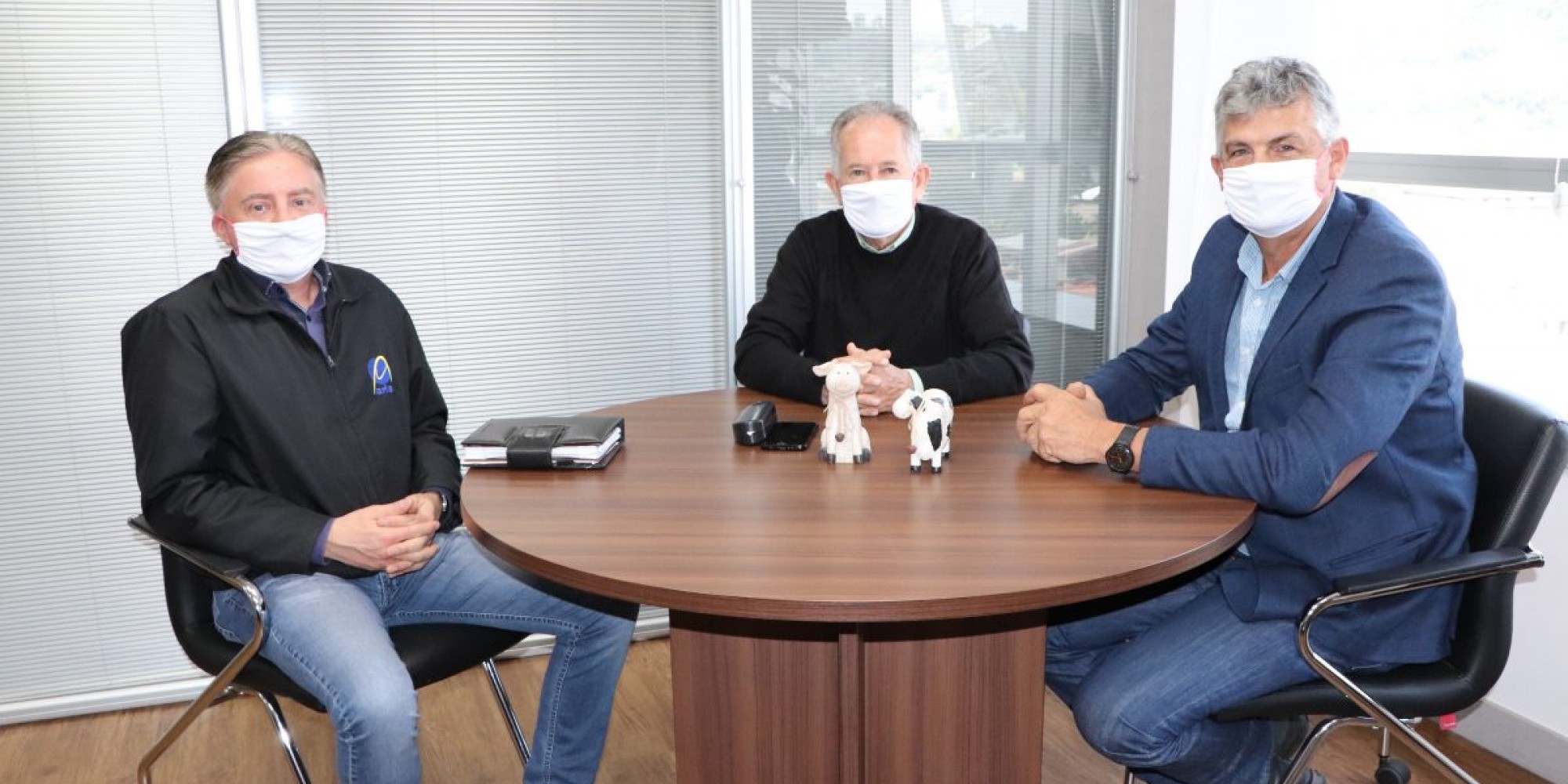 Piccinini, à direita, recebeu Stein e Schneider Piccinini, à direita, recebeu Stein e Schneider