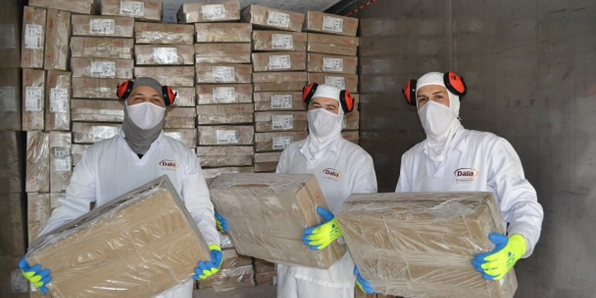 Carregamento realizado na planta industrial em Arroio do Meio. Foram 47 toneladas do produto que terá como destino o Haiti Carregamento realizado na planta industrial em Arroio do Meio. Foram 47 toneladas do produto que terá como destino o Haiti