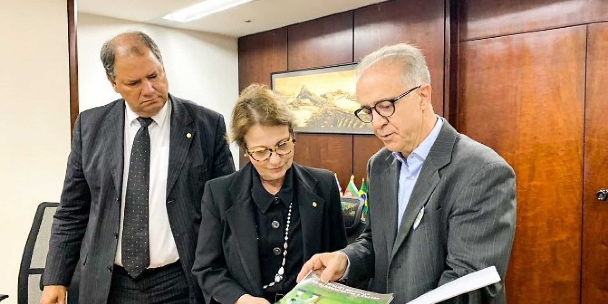 No gabinete da ministra Tereza Cristina, Freitas apresentou modelo adotado pela Dália e recebeu elogios pela inovação da Dália Alimentos