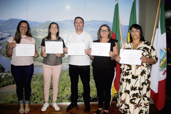 Diane Lasta, Isadora Bastiani, Roberto Salton, Sandra Maria Sangalli Rasche e Aline Costa Ganasini