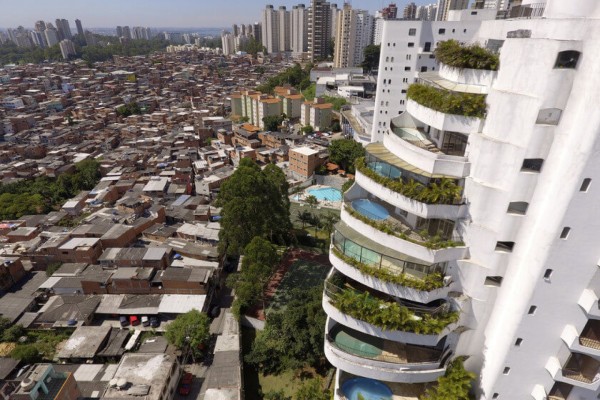 Em todos os eixos, a diretriz principal é elevar a renda e a qualidade de vida da população brasileira com redução das desigualdades sociais e regionais