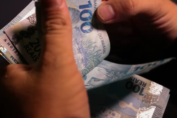O reajuste representa um aumento de R$ 106 em relação ao valor atual, superando a inflação acumulada no período.