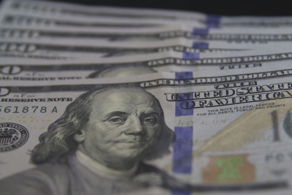 Bolsa avança 1,83% e recupera-se parcialmente de quedas.