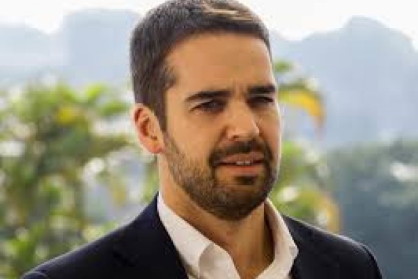  Governador reforça pedido para a população ficar em casa